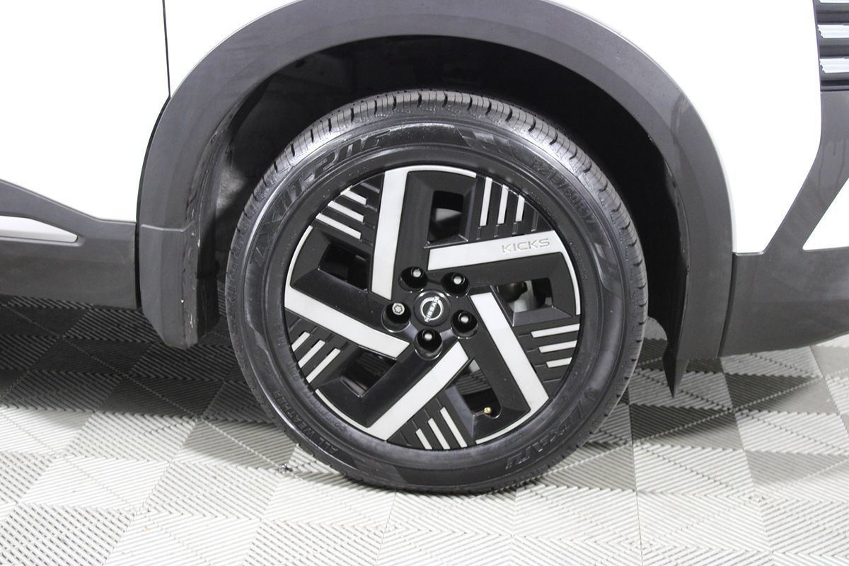 Used 2025 Nissan Kicks SV FWD image 30