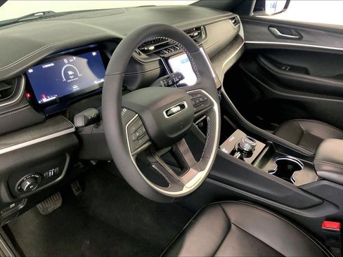 Used 2025 Jeep Grand Cherokee Limited AWD/4WD image 14