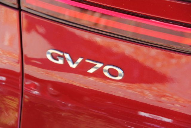 Used 2025 Genesis GV70 3.5T Sport AWD/4WD image 9