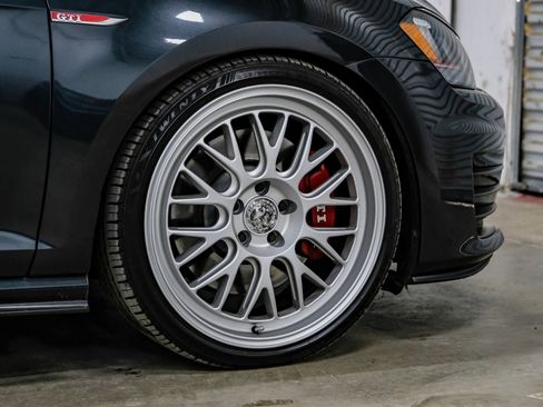 Used 2017 Volkswagen GTI SE image 58