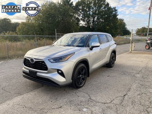 Used 2024 Toyota Highlander LE image 6