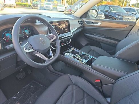 New 2026 Volkswagen Atlas SE image 15