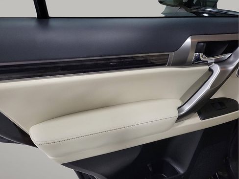 Used 2023 Lexus GX 460 Premium image 18