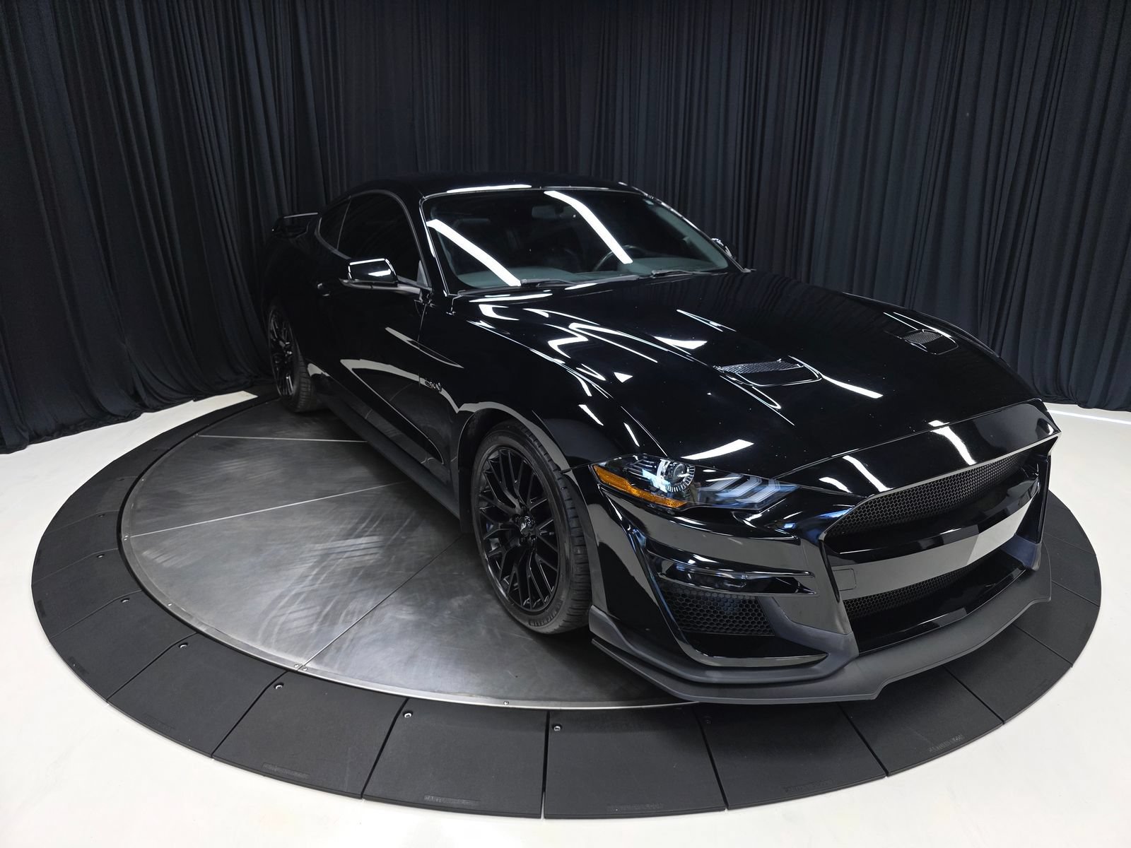 Used 2018 Ford Mustang GT Premium w/ GT Performance Package RWD image 7