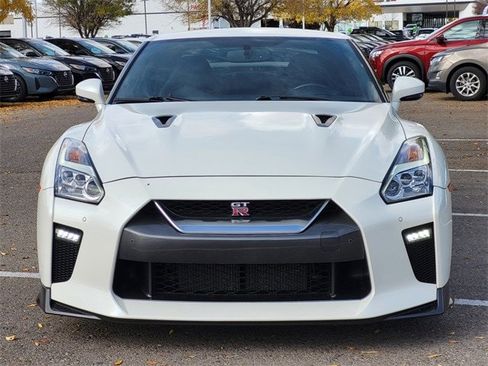 Used 2018 Nissan GT-R Premium image 9