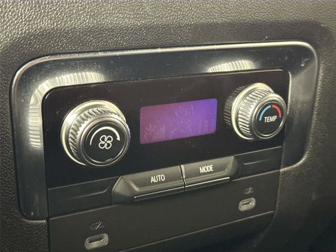 Used 2024 GMC Yukon XL SLT image 34