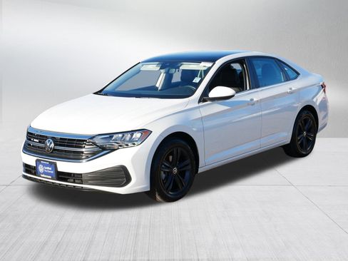 Certified 2023 Volkswagen Jetta SE image 3