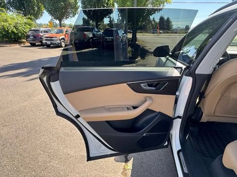 Used 2021 Audi Q8 Prestige w/ Prestige Package AWD/4WD image 10