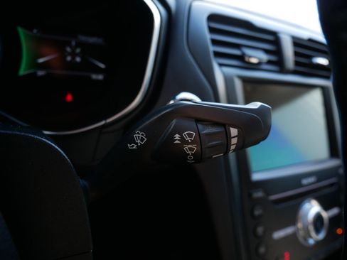 Used 2017 Ford Fusion Titanium image 34