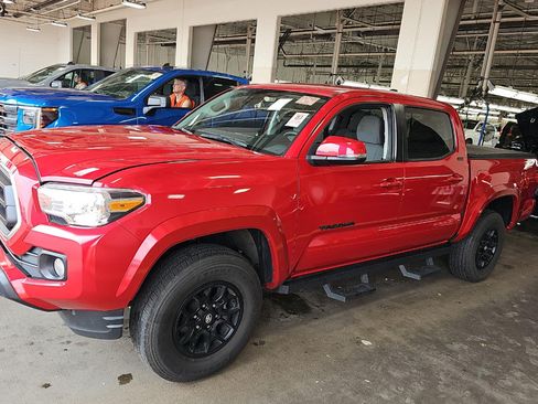 Used 2022 Toyota Tacoma SR5 w/ Technology Package RWD image 4