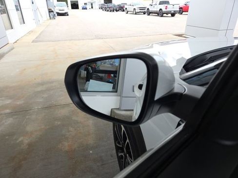 Used 2025 Chevrolet TrailBlazer LT AWD/4WD image 35