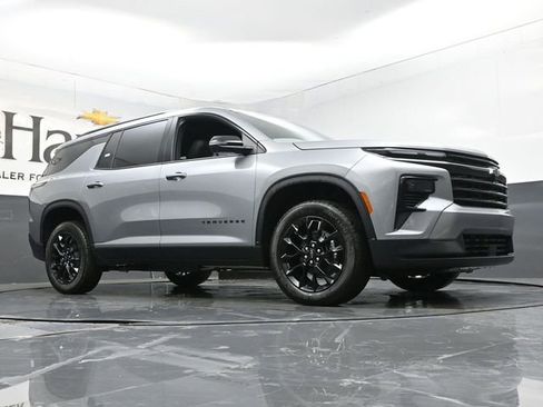 New 2026 Chevrolet Traverse LT w/ Midnight/Sport Edition AWD/4WD image 2