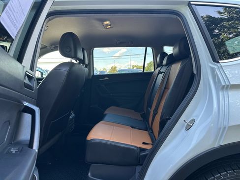 Used 2018 Volkswagen Tiguan SE AWD/4WD image 18