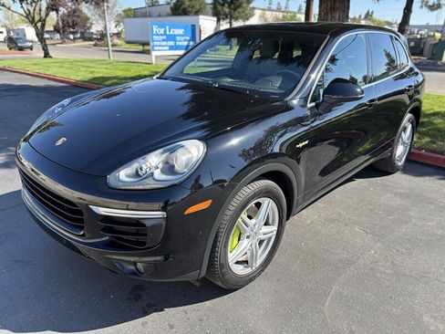 Used 2017 Porsche Cayenne S AWD/4WD image 2