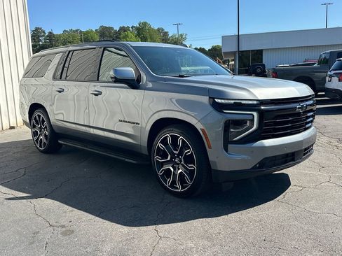 Used 2025 Chevrolet Suburban RST w/ RST Capability Package AWD/4WD image 4