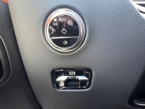Used 2024 Mercedes-Benz GLC 300 4MATIC image 31