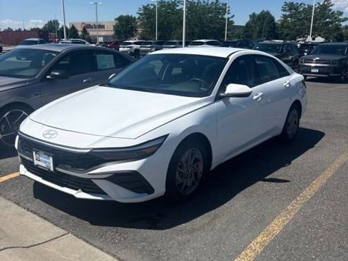 Used 2025 Hyundai Elantra Hybrid FWD image 1