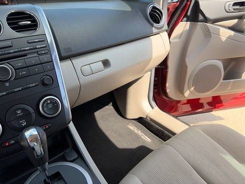 Used 2011 MAZDA CX-7 i Sport w/ Convenience Pkg FWD image 2