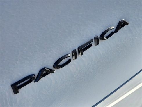 New 2026 Chrysler Pacifica Select image 7