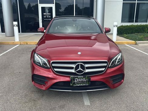 Used 2017 Mercedes-Benz E 300 4MATIC image 2