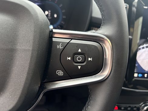 Used 2025 Volvo XC40 B5 Plus image 20