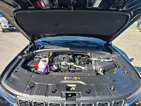 New 2025 Jeep Grand Cherokee Laredo X w/ Luxury Tech Group I image 21