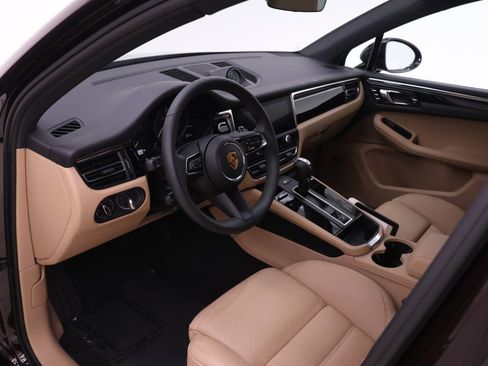 Used 2026 Porsche Macan AWD/4WD image 4
