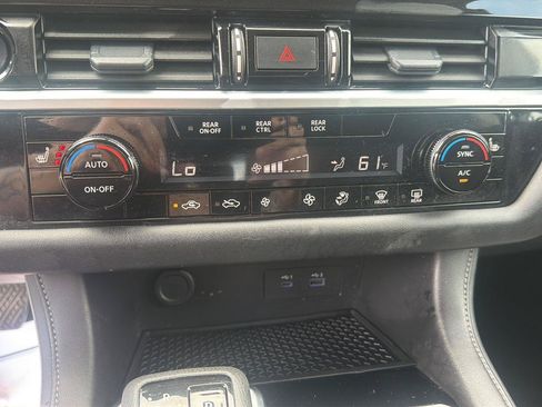 Used 2025 Nissan Pathfinder SV AWD/4WD image 28