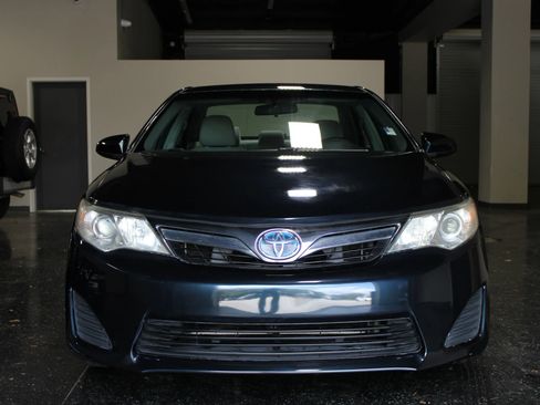 Used 2012 Toyota Camry LE FWD image 7