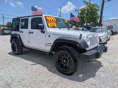 Used 2012 Jeep Wrangler Unlimited Sport w/ Max Tow Pkg AWD/4WD image 3
