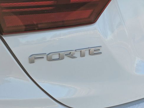 Used 2024 Kia Forte GT-Line image 27