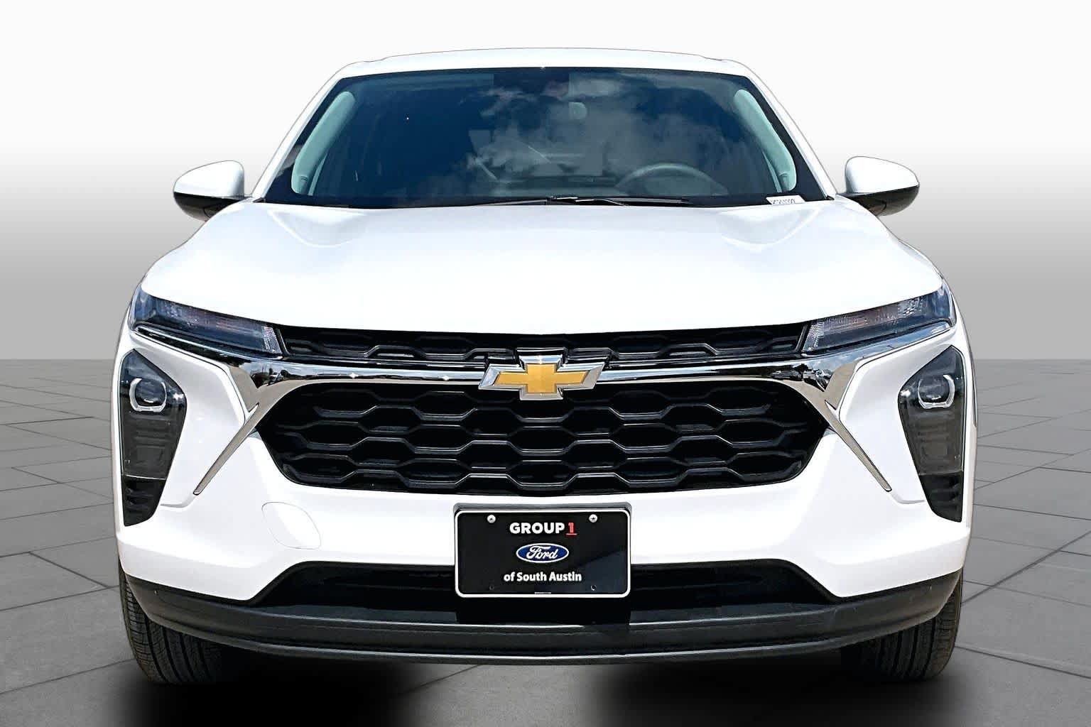 Used 2024 Chevrolet Trax LS w/ LS Convenience Package FWD image 4