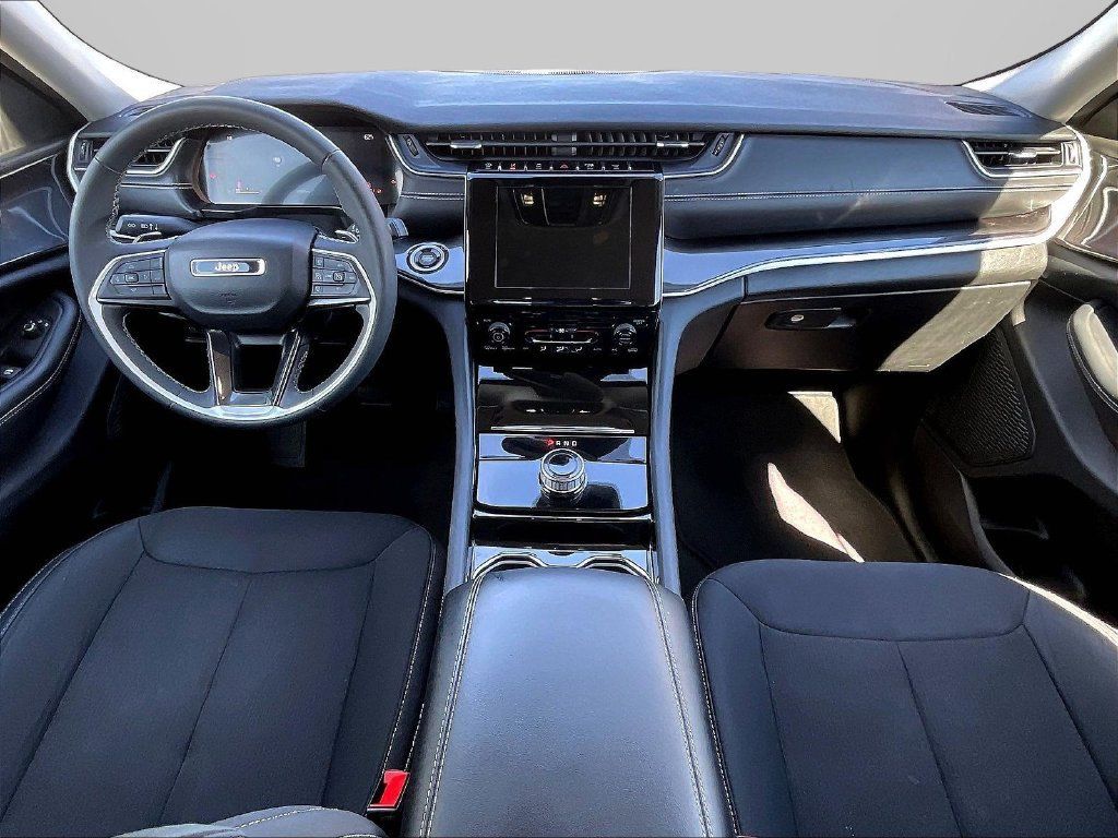 Used 2023 Jeep Grand Cherokee L Laredo AWD/4WD image 9