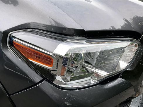 Certified 2022 Toyota Tacoma SR5 w/ SR5 Appearance Package (SM) AWD/4WD image 25