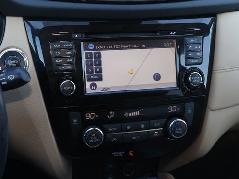 Used 2017 Nissan Rogue SL w/ SL Premium Package image 28