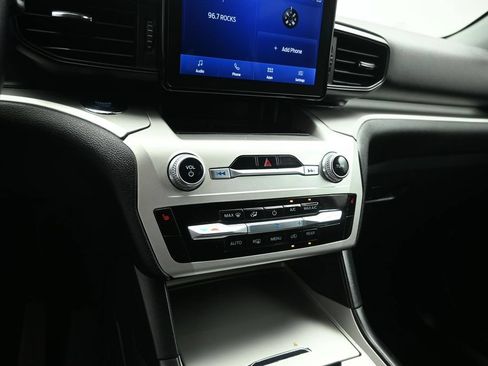 Certified 2022 Ford Explorer XLT RWD image 16