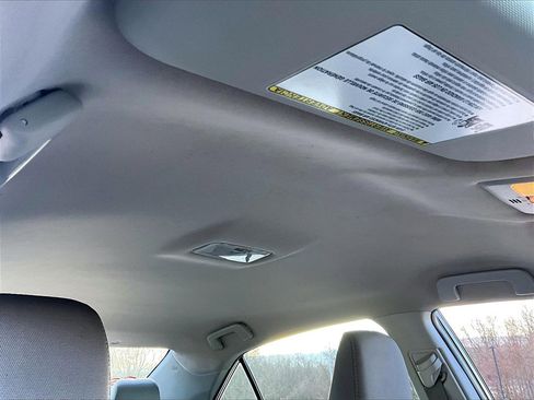 Used 2018 Toyota Corolla LE image 18