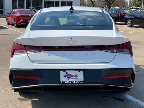 Used 2025 Hyundai Elantra SEL image 6