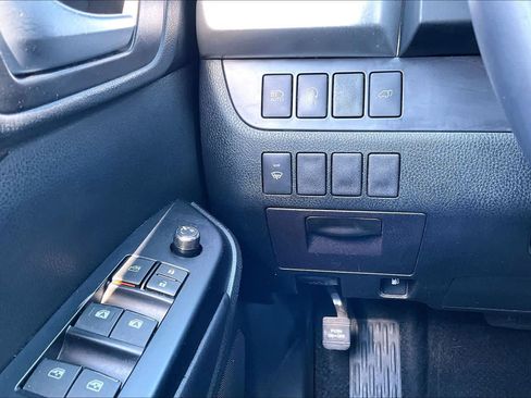 Used 2018 Toyota Highlander XLE AWD/4WD image 34