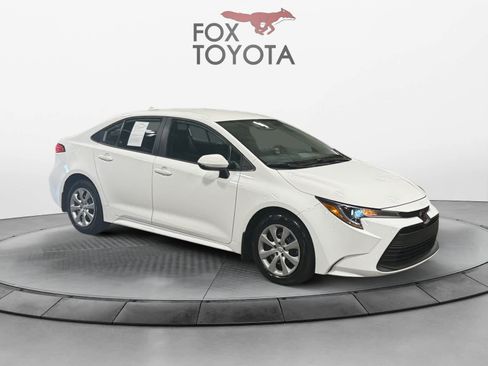 Used 2025 Toyota Corolla LE FWD image 8
