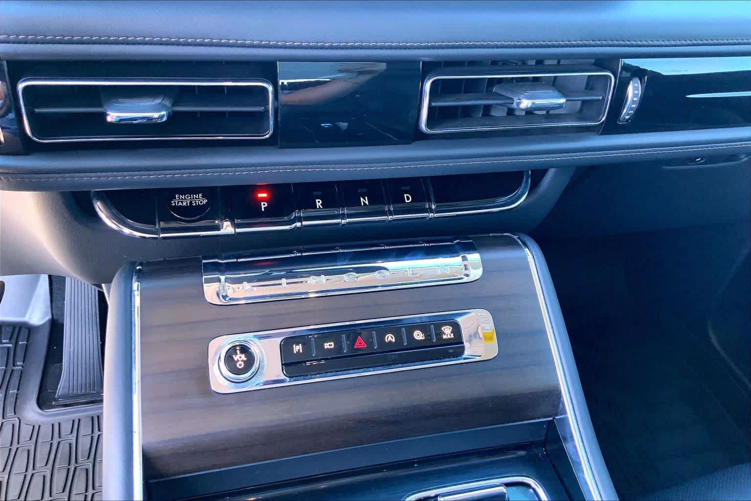 Used 2025 Lincoln Aviator Reserve w/ Equipment Group 201A AWD/4WD image 35
