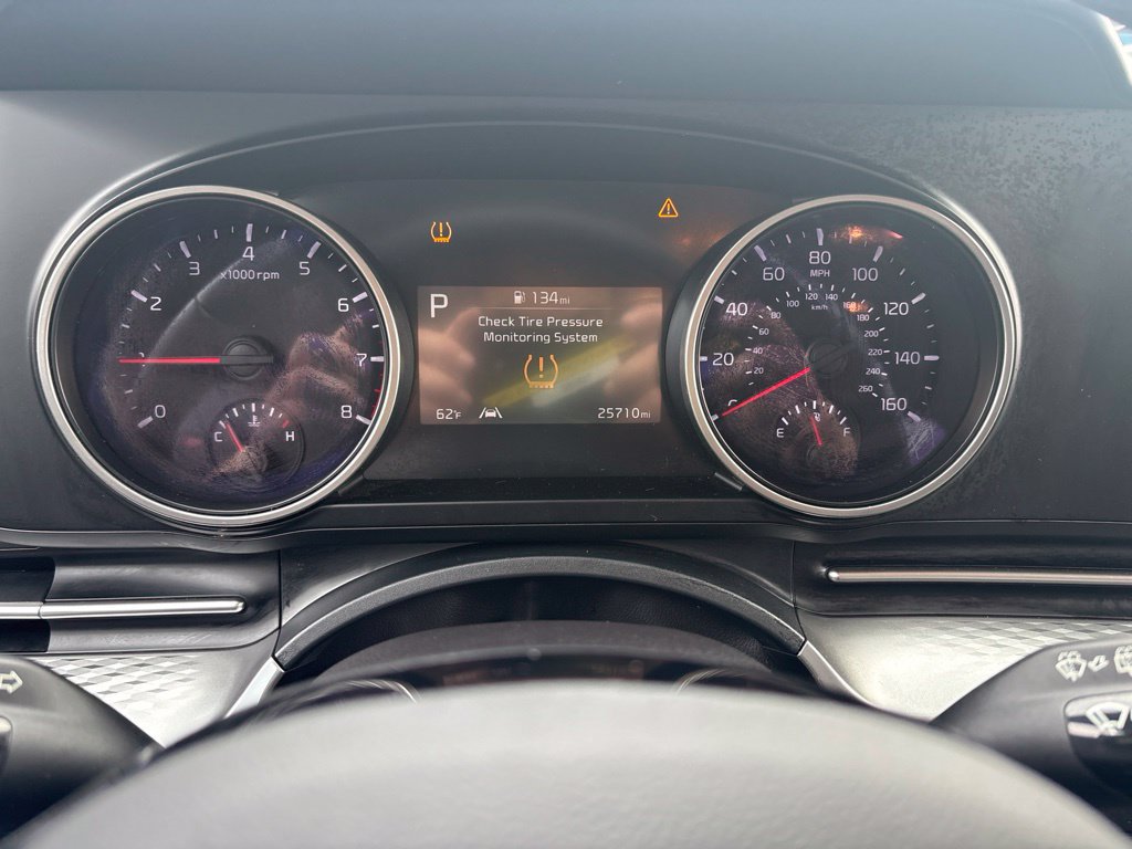 Used 2024 Kia Carnival LX FWD image 19