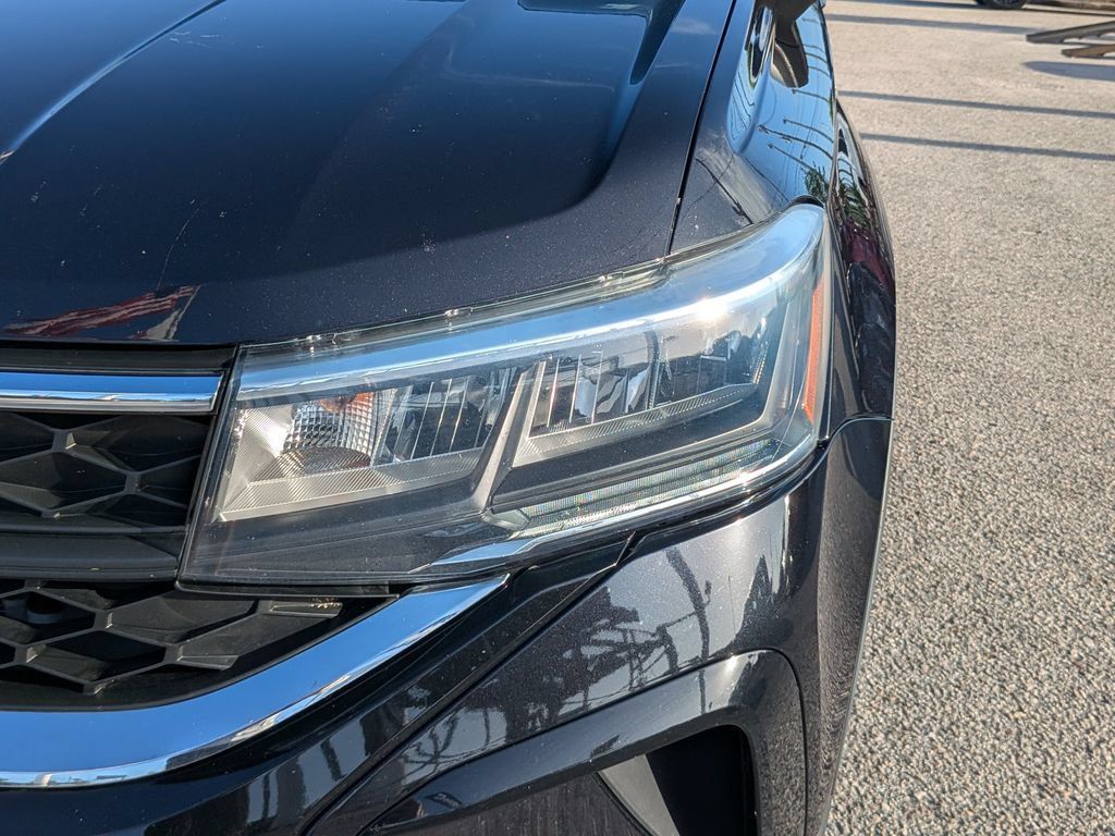 Certified 2022 Volkswagen Taos S FWD image 7