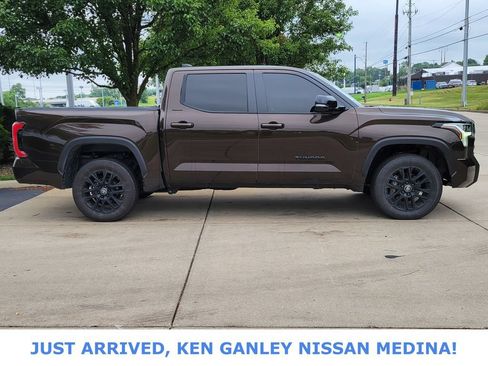 Used 2025 Toyota Tundra Limited AWD/4WD image 2