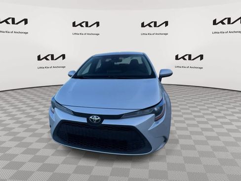 Used 2020 Toyota Corolla LE image 3