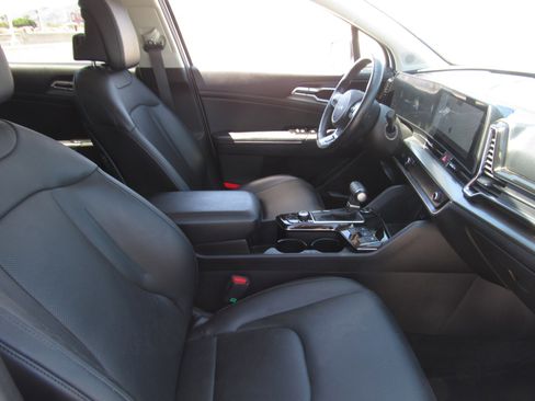 Used 2023 Kia Sportage EX image 8