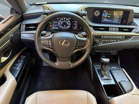 Used 2020 Lexus ES 300h w/ Premium Package FWD image 4