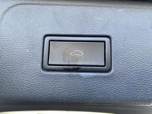 Used 2019 Volkswagen Atlas SEL Premium image 18