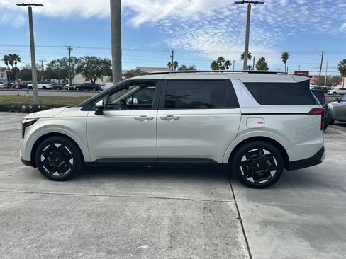 New 2026 Kia Carnival EX FWD image 9