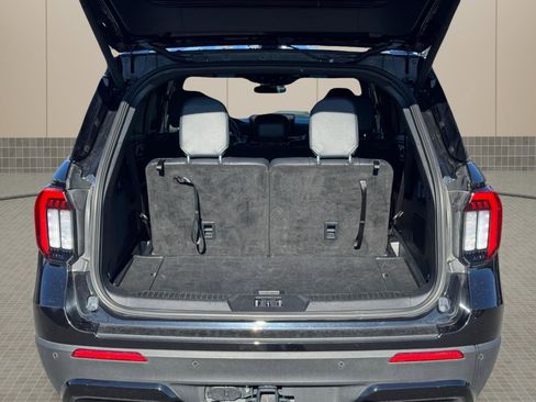 Used 2025 Ford Explorer ST-Line w/ ST-Line Street Pack image 17